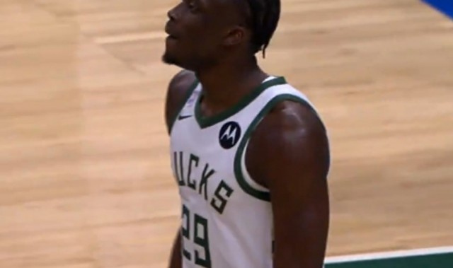 世界杯手机官网直播app下载入口-字母弟雄鹿首秀！老里：字母哥抓着我手 说自己很紧张&amp;手都出汗了