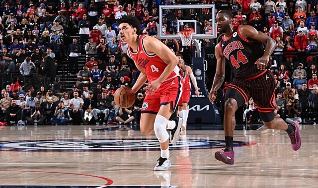 世界杯手机高清观看软件-先发出场打出优质3D的表现，快船理应让侧翼新星留在轮换阵容中？