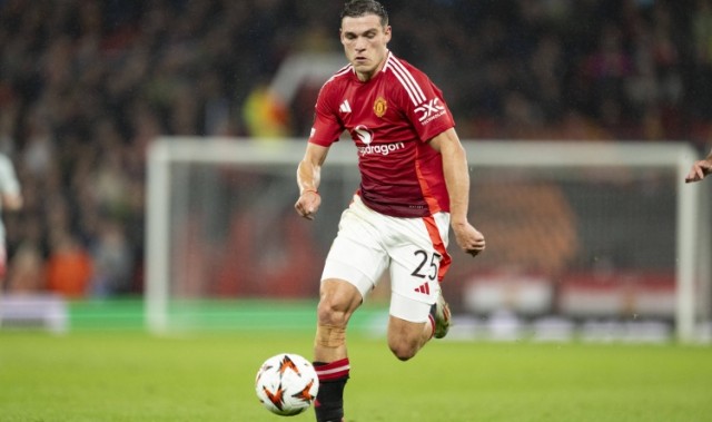 世界杯手机官网直播app下载入口-内维尔：乌加特可能离队 曼联需要后腰和一个卡里克类型的中场