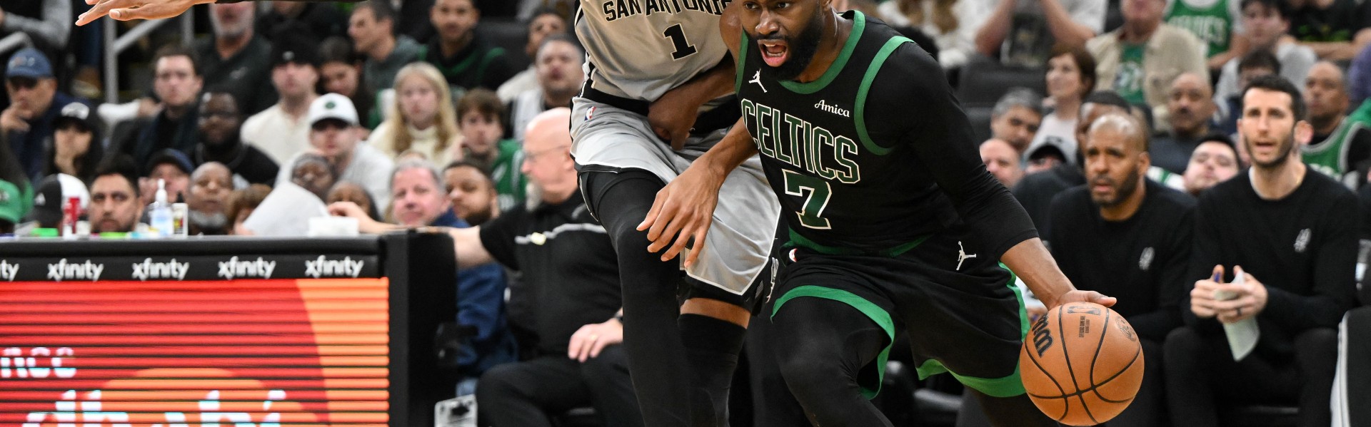 记者：绿军缺普理查德&amp;布朗被驱逐 面对有文班的马刺确实赢不了