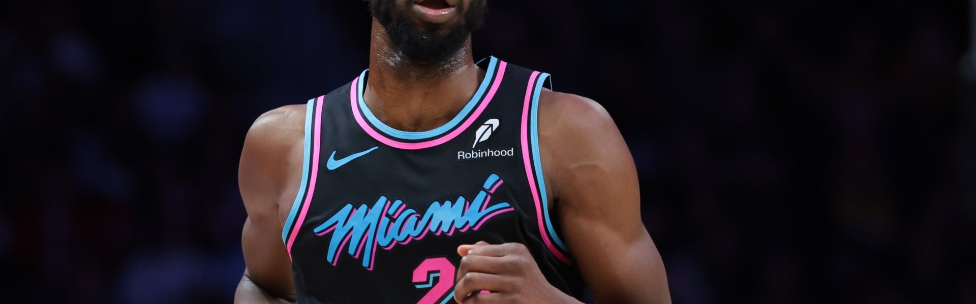 世界杯客户端升级下载-兢兢业业！维金斯半场7中5贡献11分3板 三分3中1