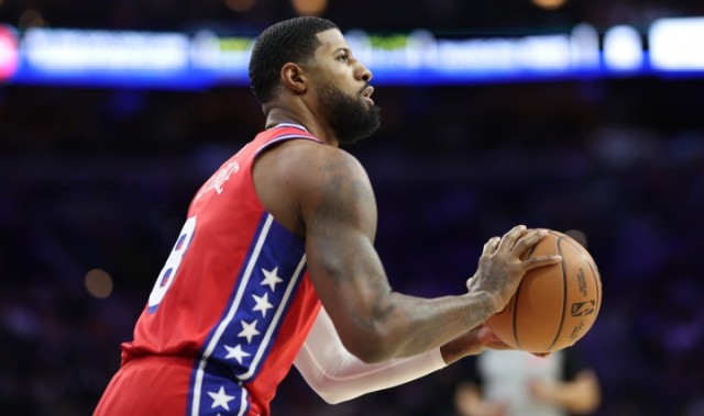 世界杯官方客户端下载-不手软！保罗·乔治底角三分一箭穿心 帮助76人紧咬比分