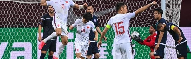 国足七球大胜关岛队 李铁首秀及格：满意队员斗志